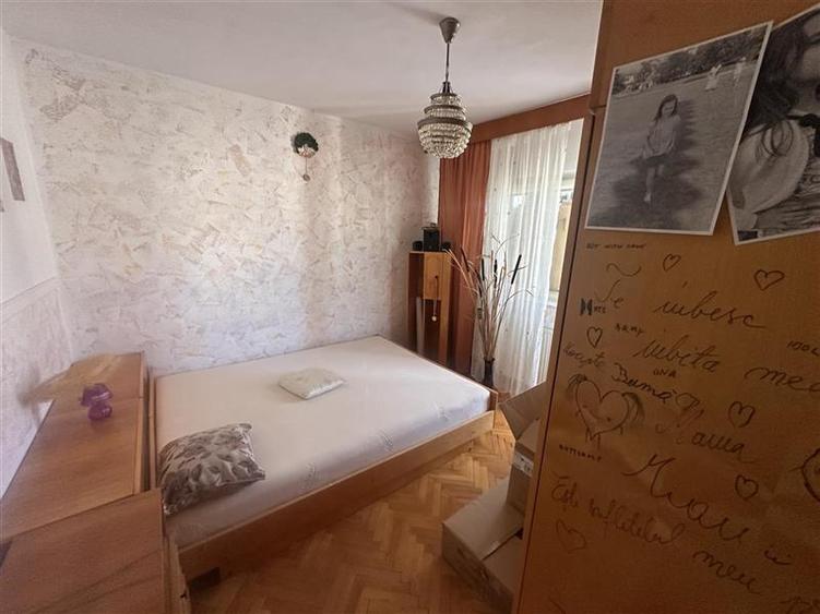 Apartament cu 3 camere decomandat, mobilat în Girocului