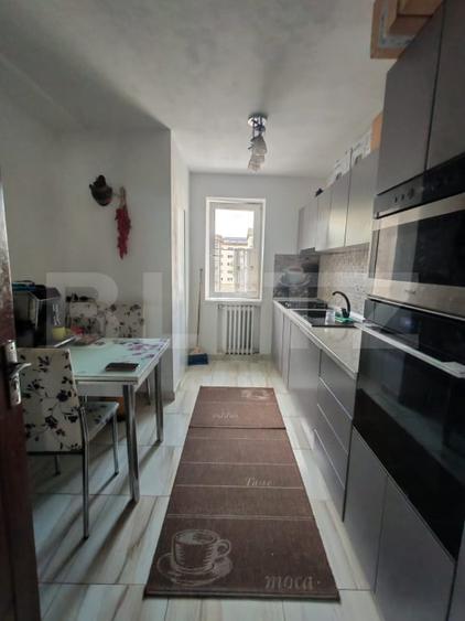 Apartament cu 4 camere decomandat, mobilat în Independenței