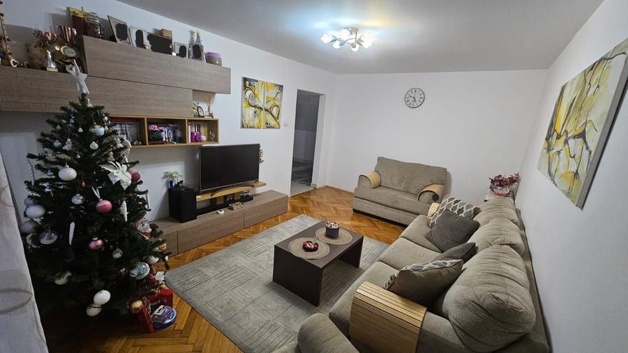 Apartament cu 4 camere decomandat, mobilat în Dacia — fotografia 1