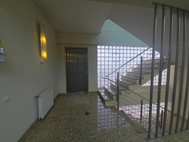 Apartament cu 3 camere decomandat, mobilat în Km 5