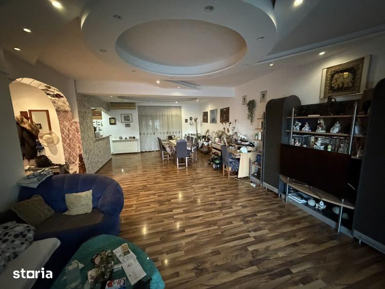 Casă cu 5 camere cu Teren 250 Mp în Ferentari