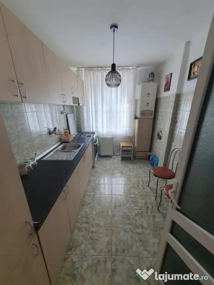 Apartament cu 2 camere decomandat în Precista