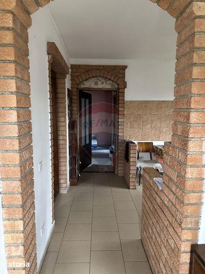 Casă cu 2 camere cu Teren 400 Mp în Zănești