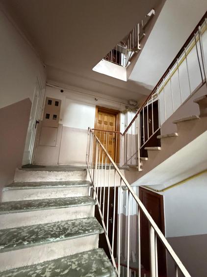 Apartament cu 3 camere semidecomandat, mobilat în Bucovina