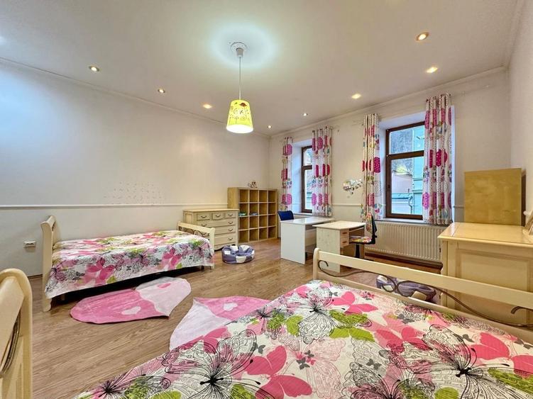 Apartament cu 4 camere semidecomandat, mobilat în Centrul Istoric