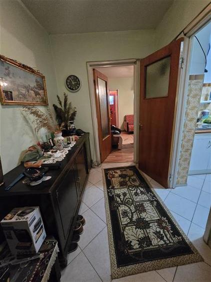 Apartament cu 3 camere semidecomandat în Brâncoveanu