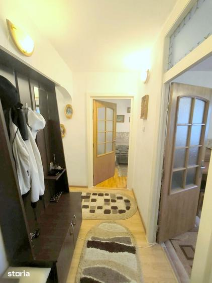 Apartament cu 3 camere decomandat în Tineretului
