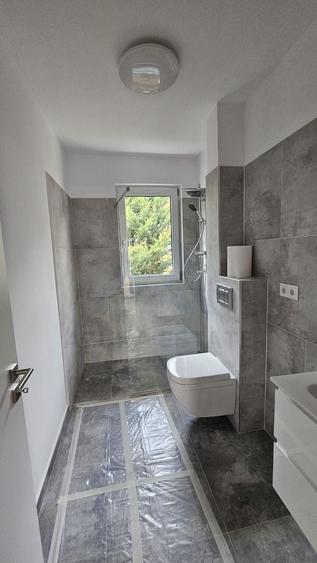 Apartament cu 3 camere decomandat în Cristian