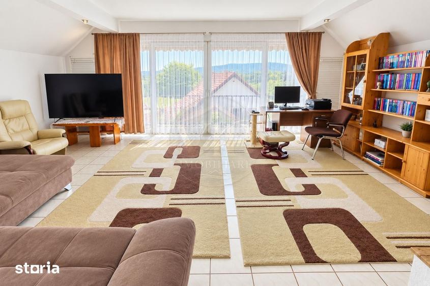 Casă cu 7 camere cu Teren 1500 Mp în Sâncel
