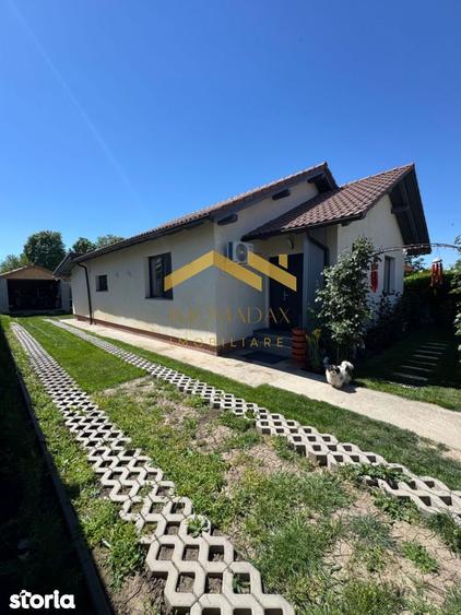Casă cu 4 camere cu Teren 440 Mp în Sânmihaiu Român