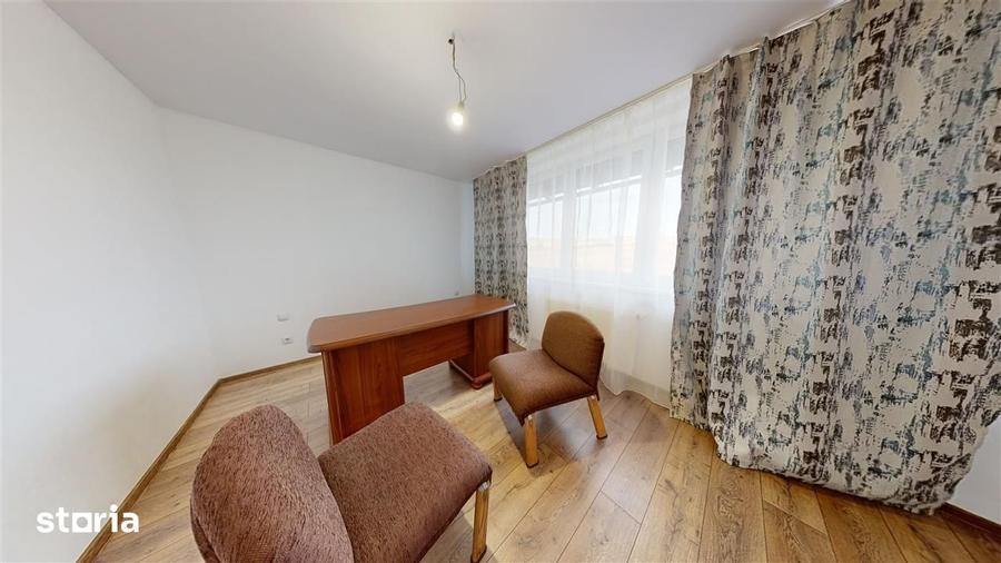 Casă cu 4 camere cu Teren 193 Mp în Roșia