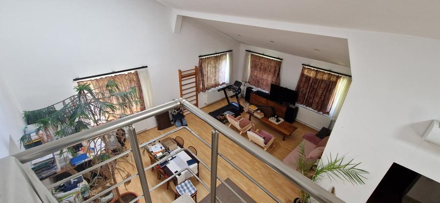 Casă cu 5 camere cu Teren 390 Mp în Odăi