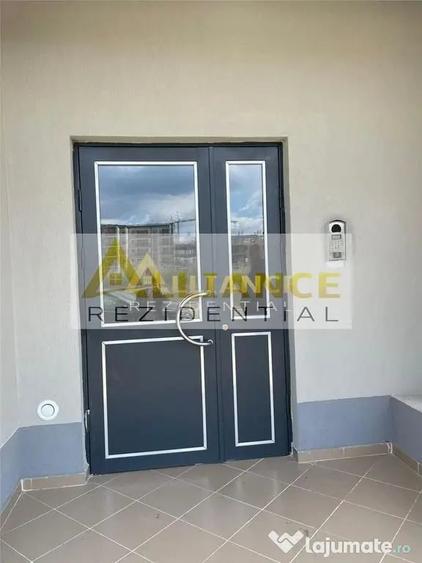 Apartament cu 3 camere decomandat în Metalurgiei