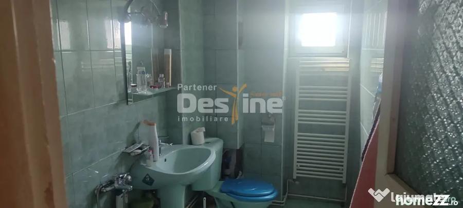 APARTAMENT CU 3 CAMERE IN ZONA MATERNA SITUAT LA ETAJUL 3 BL - 9