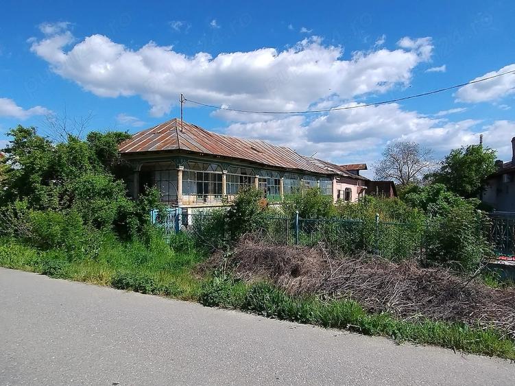 Casă cu Teren 2300 Mp în Tântava