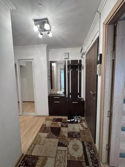 Apartament cu 3 camere decomandat în Rovine