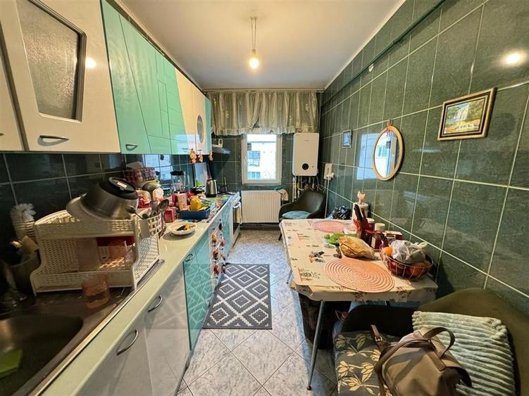 Apartament cu 3 camere decomandat, mobilat în Est