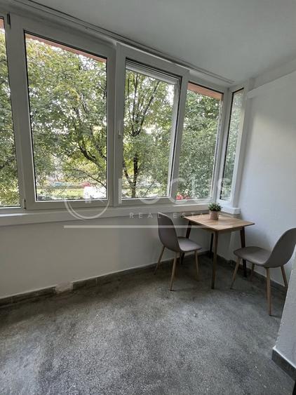 Apartament cu 3 camere semidecomandat, mobilat în Ștefan cel Mare