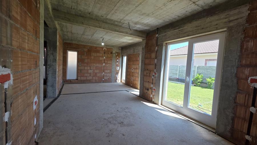 Duplex cu 5 camere cu Canalizare în Dumbrăvița