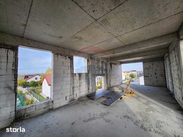 Casă cu 5 camere cu Teren 389 Mp în Aviației