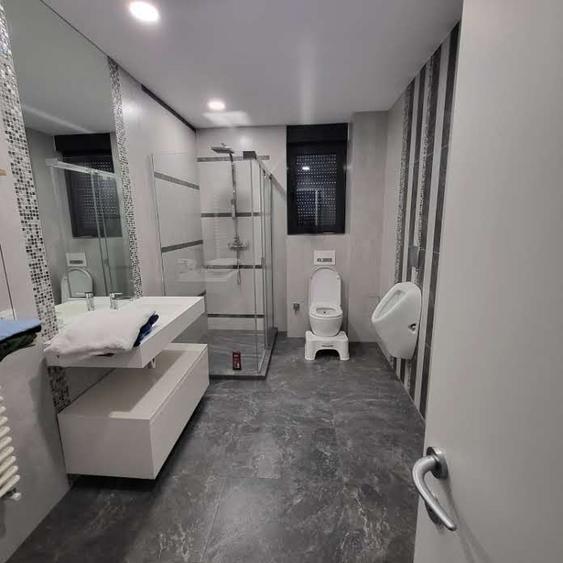 Casă individuală cu 6 camere cu Canalizare în Central