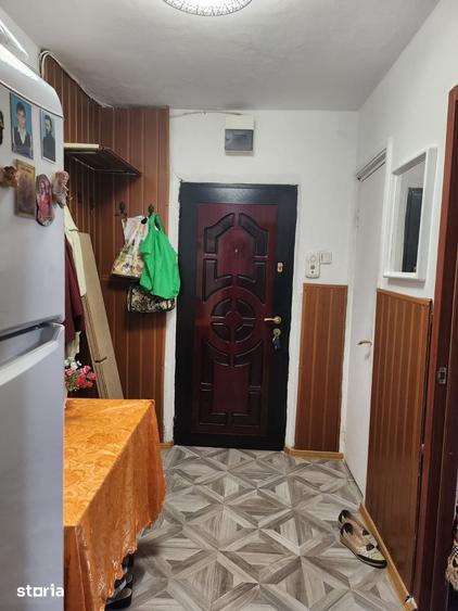 Apartament cu 3 camere semidecomandat în Republicii