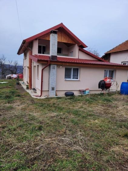 Casă cu 4 camere în Valea Popii