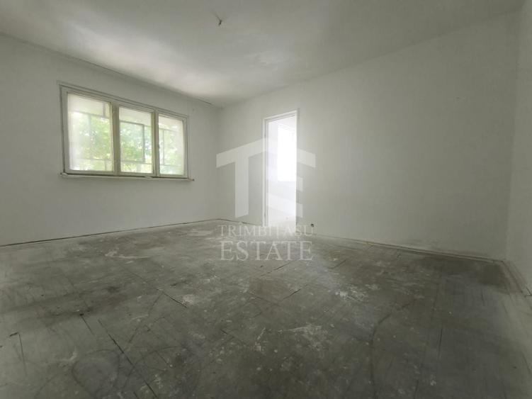 Apartament cu 3 camere semidecomandat în Central