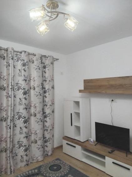 Garsonieră decomandată în Roșu