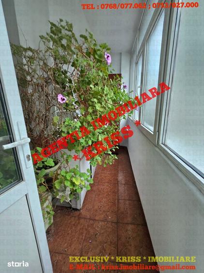 Apartament cu 4 camere decomandat în Negru Vodă