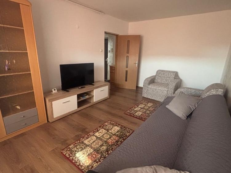 Apartament cu 2 camere decomandat în Trocadero