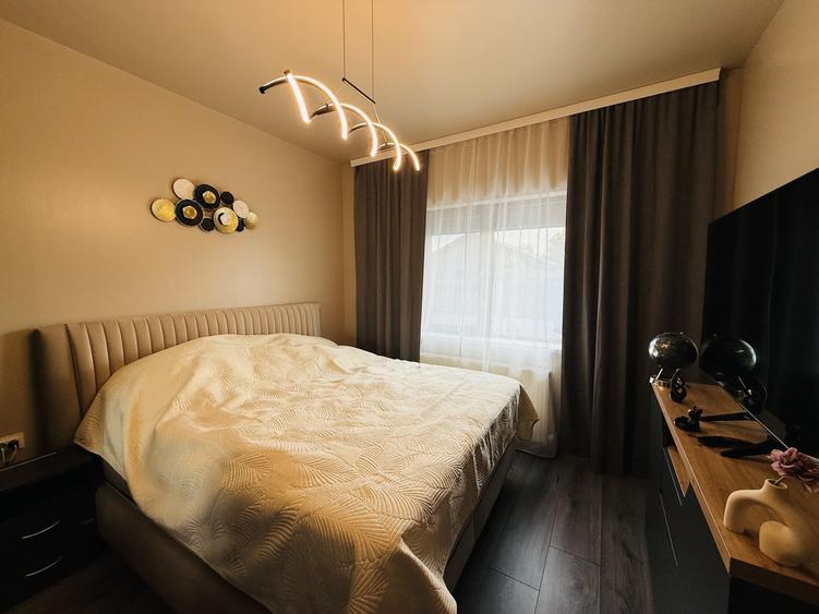 Duplex cu 3 camere cu Canalizare în Sânmihaiu Român