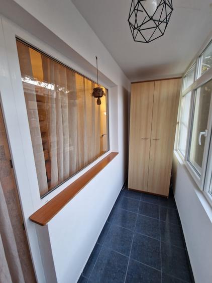 Apartament cu 3 camere semidecomandat în Titan