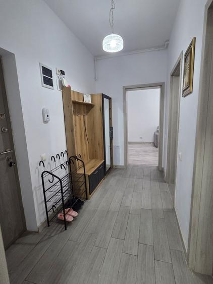 Apartament cu 2 camere decomandat în Roșu