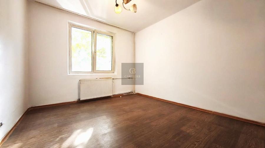Apartament cu 3 camere semidecomandat în Titan