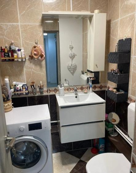 Apartament cu 3 camere decomandat în Baicului