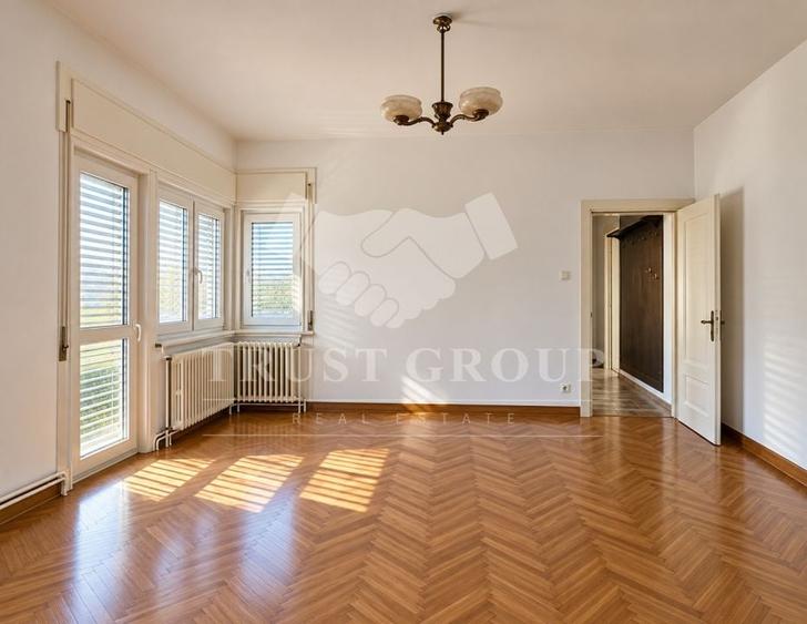 Apartament cu 5 camere semidecomandat în Matei Voievod