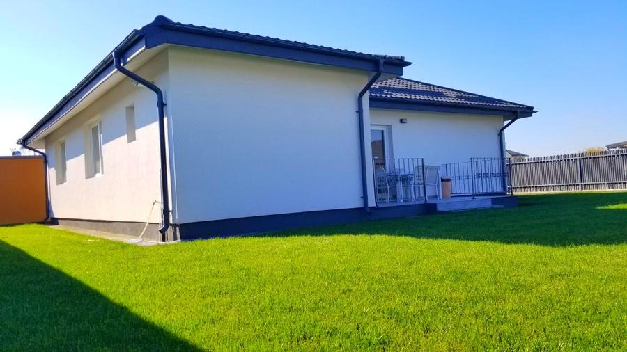 Casă individuală cu 4 camere cu Teren 450 Mp în Săbăreni