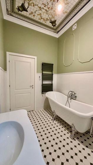 Apartament cu 4 camere în Romană