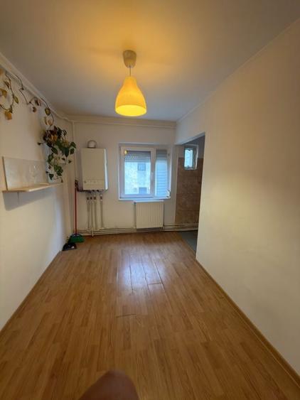 Apartament cu 3 camere decomandat în Exterior Vest