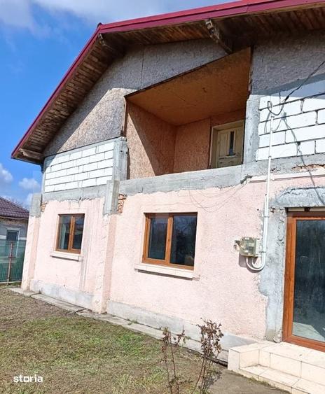 Casă cu 3 camere în Costești