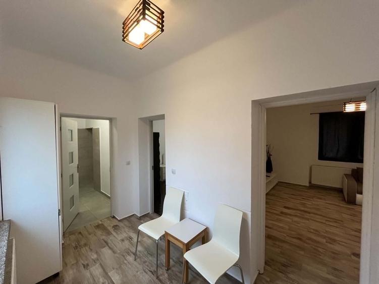 Casă cu 2 camere cu Teren 560 Mp în Central