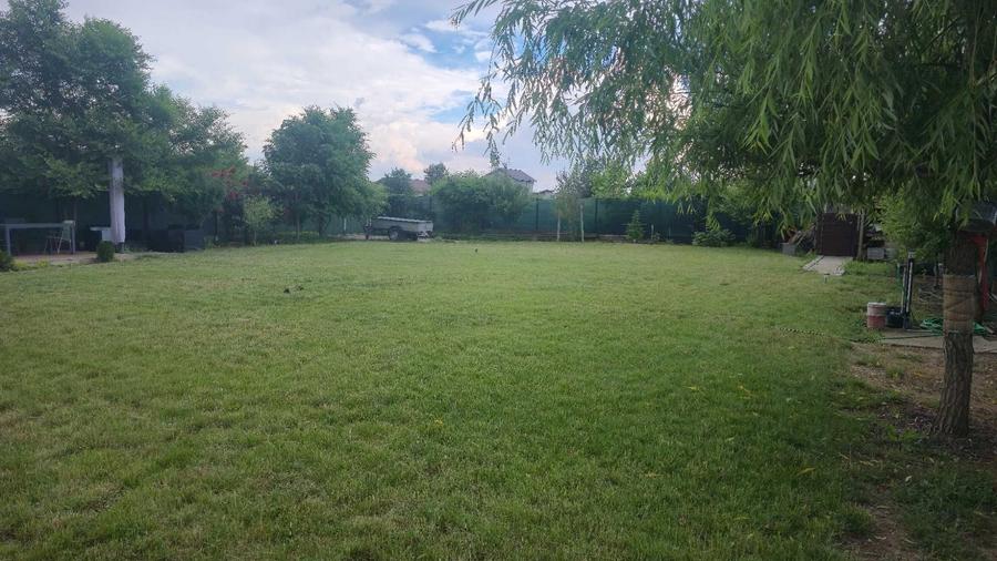 Casă cu 4 camere în Săbăreni
