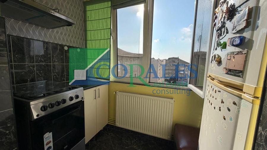 Apartament cu 3 camere decomandat, mobilat în Girocului