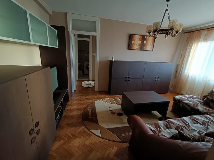 Apartament cu 4 camere decomandat în Dacia