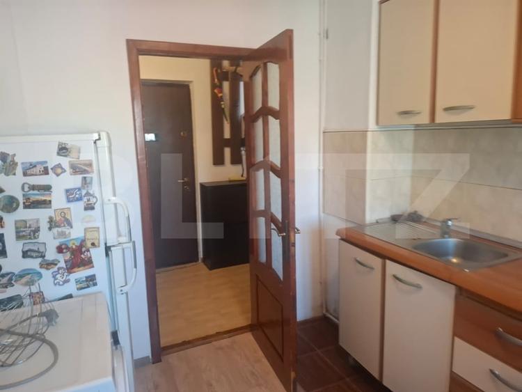 Apartament cu 3 camere decomandat, mobilat în Micro 11