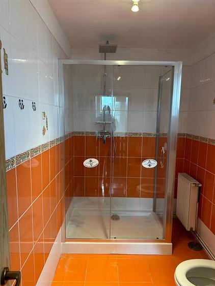 Casă individuală cu 5 camere cu Teren 400 Mp în Schei