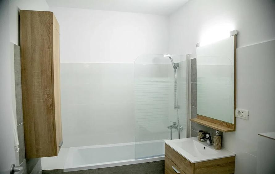Apartament cu 2 camere decomandat, mobilat în Tomis Nord