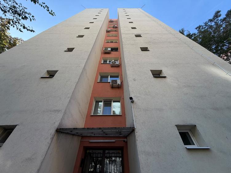 Apartament cu 3 camere semidecomandat în Pantelimon