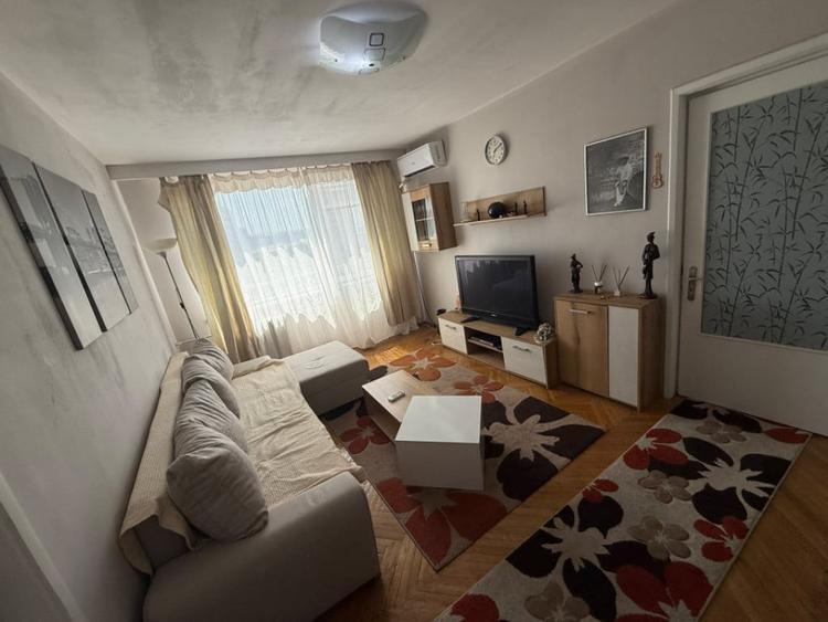 Apartament cu 2 camere semidecomandat în Central